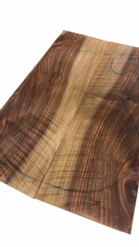 Top Walnut Europ. flamed, Character AA, 2-pcs. 8 mm